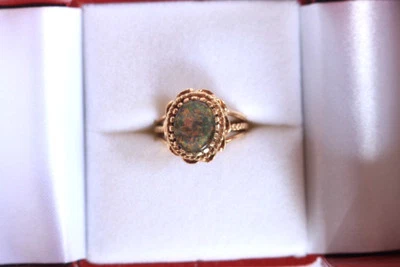 Ópalo australiano negro macizo 14k, talla 5 1/4, peso total 4,6 gramos Foto 1 de 4