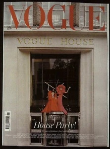 VOGUE UK 11/2023 Hausparty EMILY RATAJKOWSKI & ADWOA ABOAH Angelina Jolie @N/M - Bild 1 von 11