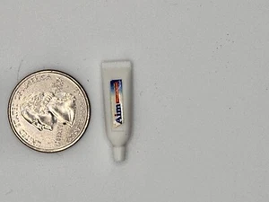 PUPPENHAUS MÖBEL SPIELZEUG ODER DISPLAY ZIEL ZAHNPASTA MINIATUR - Bild 1 von 3