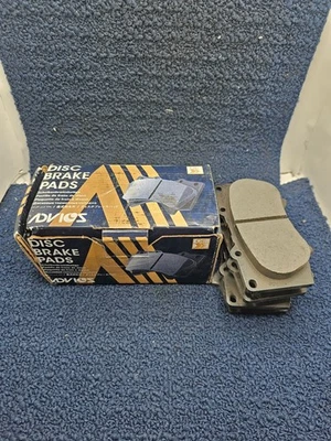 Aisin AD0976: Pastillas de freno delanteras para Toyota Tundra 2000-2006 Foto 1 de 4