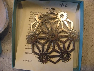 De colección El Museo de Arte Metropolitano 1986 Copo de Nieve Ornamento 14º de la Serie Foto 1 de 4