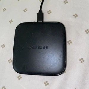 Samsung EP-PA510 Black Wireless Universal Mini Charging Pad for Mobile Phones - Picture 1 of 3