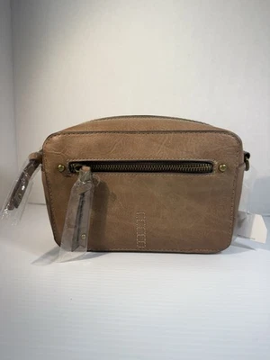 Nuevo Time & Tru Olivia Beige Pequeño Bolso de Mano Borla Imitación Cuero Bolsillos Sin Correa Foto 1 de 4