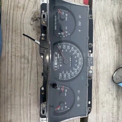 Cuadro de instrumentos Ford Crown Victoria 2003-2005 usado 1W7F-10894-AA Foto 1 de 4