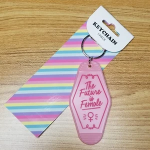Llavero rosa estilo hotel retro "The Future is Female" - Imagen 1 de 3