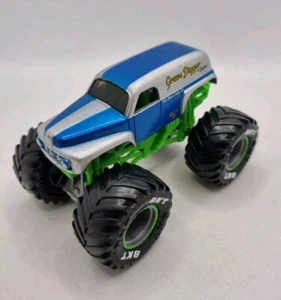 Monster Jam Grave Digger The Legend Monster Truck Green Chassis 1:64 Rare VGC - Picture 1 of 7