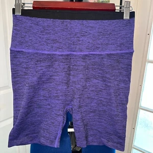Offizielle Peloton Damen lila sportliche Radshorts Größe Large Radfahren - Bild 1 von 3