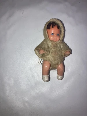 MUÑECA de colección SHACKMAN bebé niño vinilo casa de muñecas miniatura 2,75" Foto 1 de 2