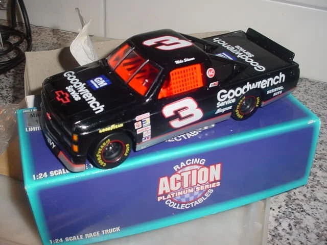 CAMIÓN DE CARRERAS ACCIÓN---MIKE SKINNER---# 3 Foto 1 de 1