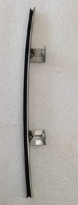 D6740187Z01 GUIDA VETRO SX PER PORTIERA DX E SX PIAGGIO PORTER - Picture 1 of 5