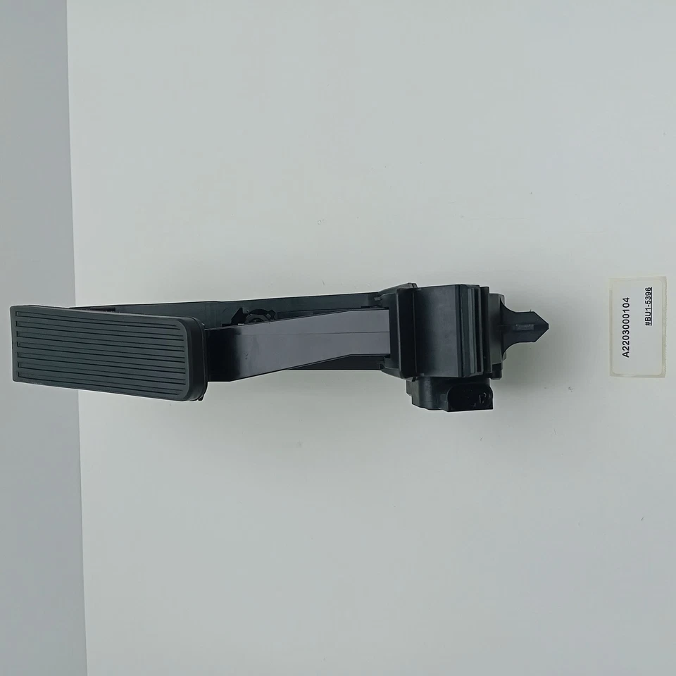 2004-2009 Mercedes-Benz S550 Accelerator Pedal A2203000104 - Image 1 of 4