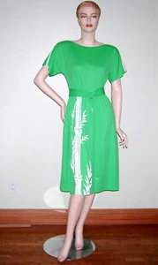 VINTAGE 1970s ALFRED SHAHEEN HAWAIIAN PINUP DRESS KIMONO BAMBOO GREEN BOMBSHELL - Picture 1 of 12