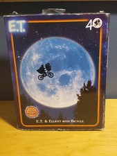 E.T. THE EXTRA-TERRESTRIAL & ELLIOTT with BICYCLE  Action Figure Neca damage box