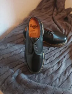 Original NEVER WORN retro leather dr.Martens shoes - Picture 1 of 3