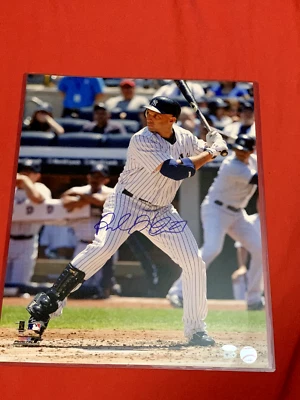 FOTO AUTOGRAFADA ASSINADA 16X20 DE RAUL IBANEZ NOVA YORK YANKEES MLB HOLOGRAMA STEINER - Imagem 1 de 2