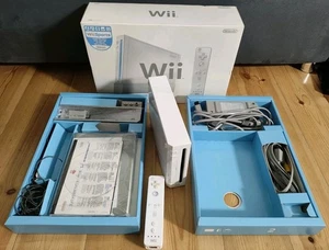 Nintendo Wii Konsole Weiß in OVP mit Inlays und Controller ⚡ - Bild 1 von 11
