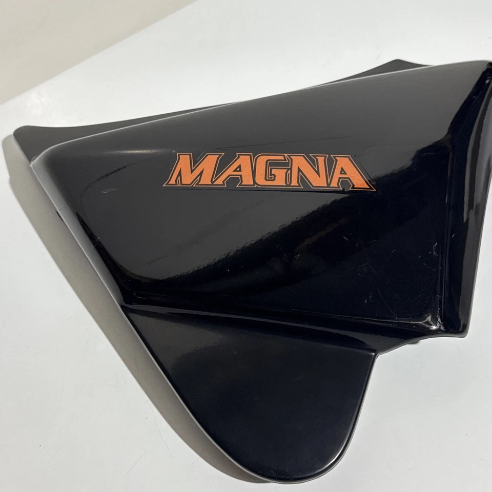 Panel de cubierta lateral derecho Honda Magna 1984-86 VF700C negro OEM 83600-mk3-0000 LEER Foto 1 de 4