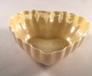 Vintage Belleek Giftware - 6th Green Mark Heart Bowl #0857 - Picture 1 of 4