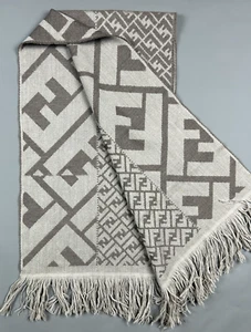 Beautiful vintage "FENDI" scarf - Picture 1 of 17