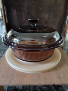 Cazuela Corning Visionsware EE. UU. ámbar V 30 B con tapas de plástico y vidrio 24 oz - Imagen 1 de 8