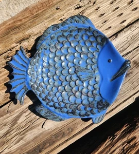 Plato para servir pescado de cerámica vintage azul marrón cerámica esmaltada náutica costera  - Imagen 1 de 12