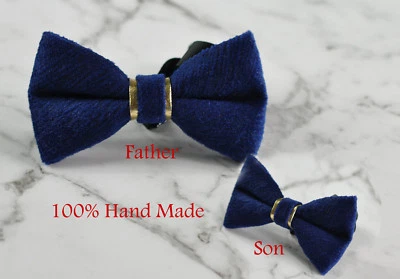Pajarita de terciopelo en relieve azul marino hecha a mano Father Son Match pajarita boda Foto 1 de 4