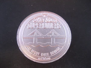 1983 5TH. WOMAN THE SUN SUPER RUNNERS GO WEST GATE BRIDGE ADIDAS BADGE / MEDAL - Picture 1 of 3