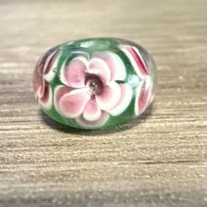 Set aus 6 rosa und grünen Blumen Lampwork Glasperlen Set.  BD29 - Bild 1 von 3