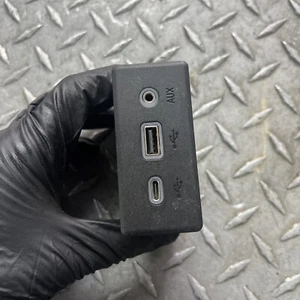 CHEVROLET EQUINOX DASH DASHBOARD USB AUXILIARY JACK PORT MEDIA HUB OEM2019-24bs1 - Picture 1 of 6