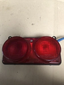 SYM JET 50 2T SCOOTER CICLOMOTORE FRENO POSTERIORE FANALE POSTERIORE ASSY - Foto 1 di 5