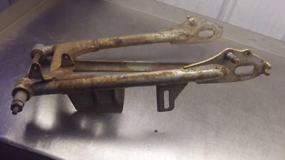 1971 Honda SL 100  Rear Swing Arm w Main Bolt Wheel Stay  G2-7 - Imagem 1 de 4