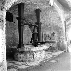 AUTRICHE c. 1955 - Puits du Château Salzbourg - Négatif 6 x 6 - Aut 155 - Imagen 1 de 1