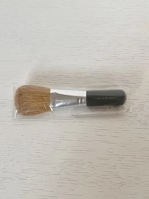 BareMinerals Flawless Face Brush - BRAND NEW & SEALED RRP £29 - Image 1 of 4