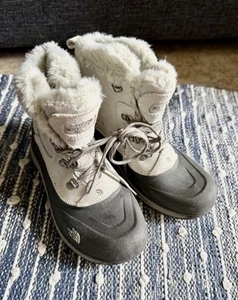 North face Kids’ Girls’ Insulated Snow boots Size 5 Waterproof - Picture 1 of 1