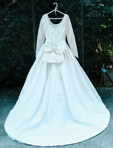 Wedding Dress by Demetrios, pale cream off white silk size 6 RN 78559 - Picture 1 of 12