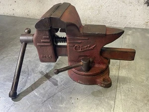 Vintage swivel base bench vise CHIEF No. L4 MADE IN USA - Picture 1 of 10