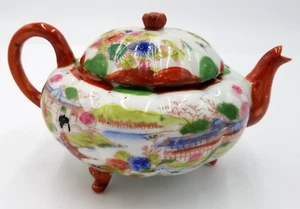 Asian Japan Geisha Girl Hand-Painted Porcelain 3 Footed Teapot with lid - Picture 1 of 9