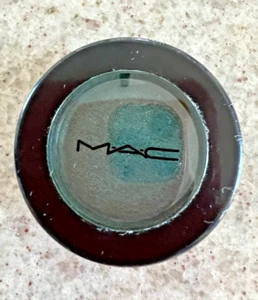 Mac Electric Cool Emerald Power Eyeshadow 0.07oz. - Picture 1 of 4