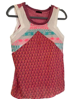 Camiseta sin mangas Custo Barcelona colorida malla bordada rosa pequeña Foto 1 de 4