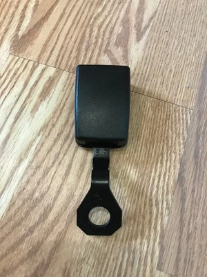 ✝️FERRARI CALIFORNIA CINTURÓN DE SEGURIDAD TRASERO IZQUIERDO HEBILLA CINTURÓN DE SEGURIDAD PESTILLO Y CUBIERTA OEM Foto 1 de 4