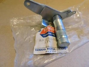 NOS OEM Rear Brake Pedal Shaft Yamaha 1976 1977 XS360, 1978 1979 XS400-2E & _2F - Foto 1 di 2