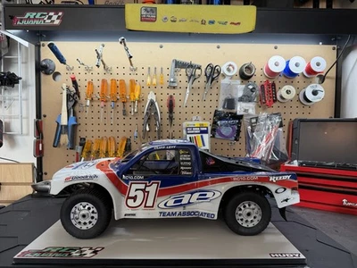 Team Associated SC8 1/8 Short Course Nitro RC Truck RTR 80922 - Image 1 of 4