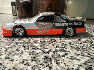Revell NASCAR 1991 1:24 Darrell Waltrip #17 Western Auto Chevy Foto 1 de 4