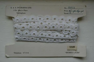 3 metros DE COLECCIÓN DÉCADA DE 1960 encaje blanco acabado vieira efecto vieira RICHEX 12 mm de ancho - Imagen 1 de 7