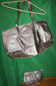 Borsa shopping Saks Fifth Avenue tono oro vinile lucido borsa a mano con mini borsa - Foto 1 di 6