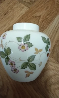 Wedgwood Wild Strawberry Pattern Ginger Jar. Bone China. Gold trim on lid.  - Image 1 of 4