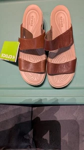 NUEVO CON ETIQUETAS MUJER COCODRILO S A-LEIGH 2 CORREAS MINI CUÑA CON AVELLANA/CHAI AJUSTE RELAJADO - Imagen 1 de 6