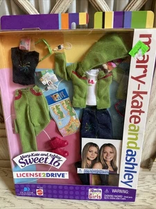 Mary-Kate And Ashley Sweet 16 Muñeca Ropa Licencia 2 unidades 2002 Mattel NRFB - Imagen 1 de 5