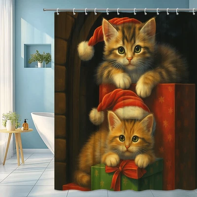 Gatitos de Navidad en sombreros de Papá Noel en cajas de regalo rojas y verdes alegría navideña Foto 1 de 4