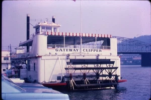 De colección 1966 35 mm Slide - Gateway Clipper Riverboat, Pittsburgh, Pensilvania - Imagen 1 de 1